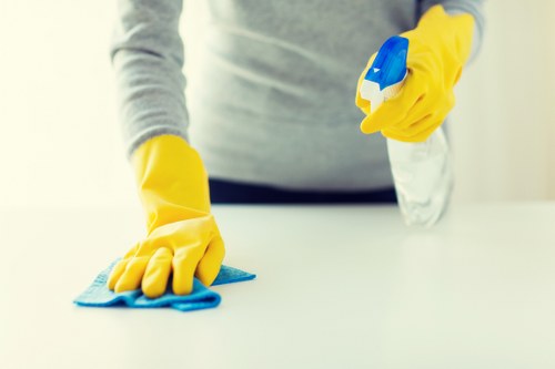 Detailed deep cleaning in Kennington with room-by-room cleaning and finishing touches